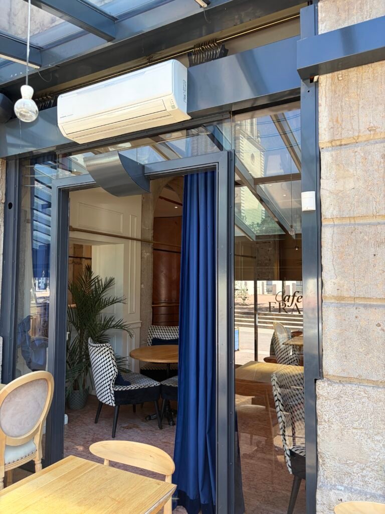 Entretien d’un café-restaurant place Bellecour