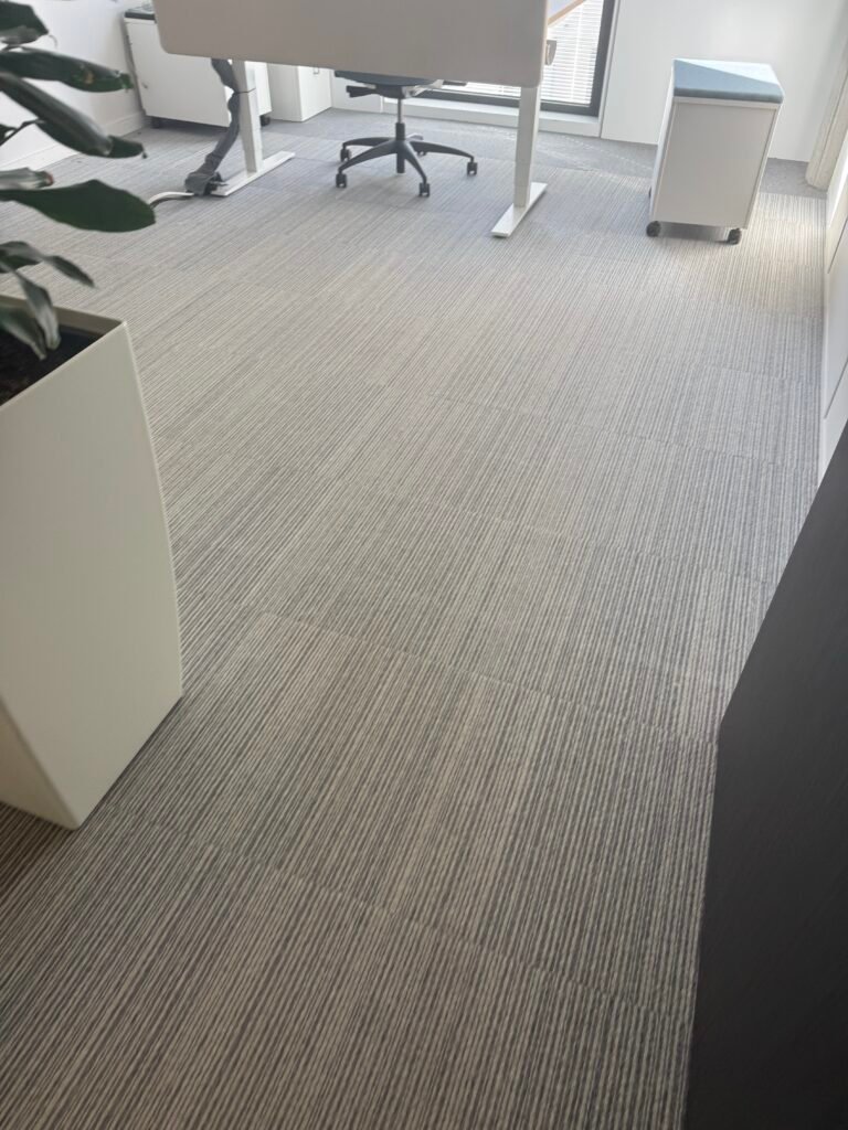 Entretien de moquette dans des bureaux